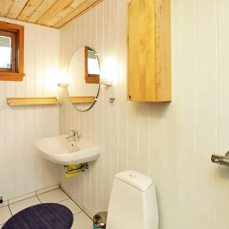 Five-bedroom Holiday In Oksbol 2 *