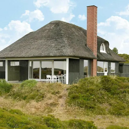Five-bedroom Holiday In Oksbol 2 *