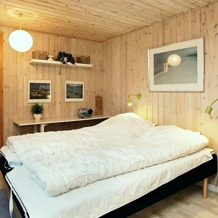 Five-bedroom Holiday In Oksbol 2